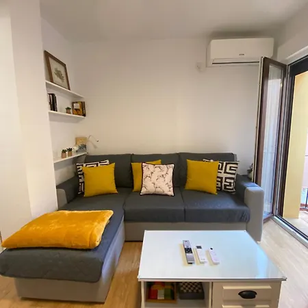 Azahar Museo Apartment *